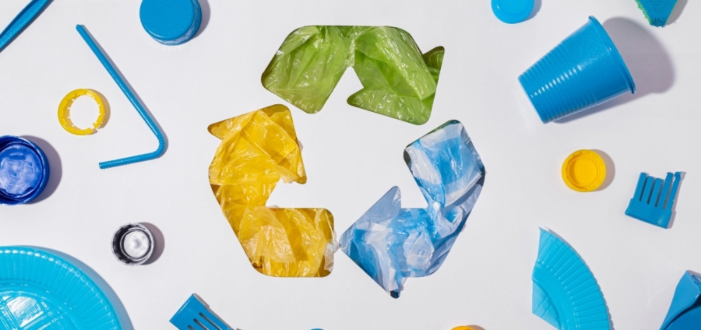 Bioplásticos vs. plásticos regenerativos: ¿Cuál es más sostenible?